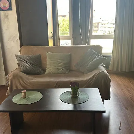 Eleonor Mountain Daire